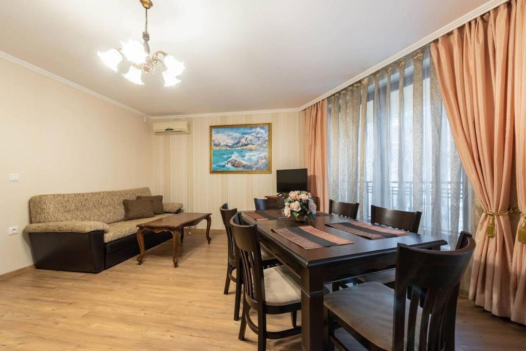 Vazov Residence , Two Bedroom Top Centre Apartment Varna Exterior photo