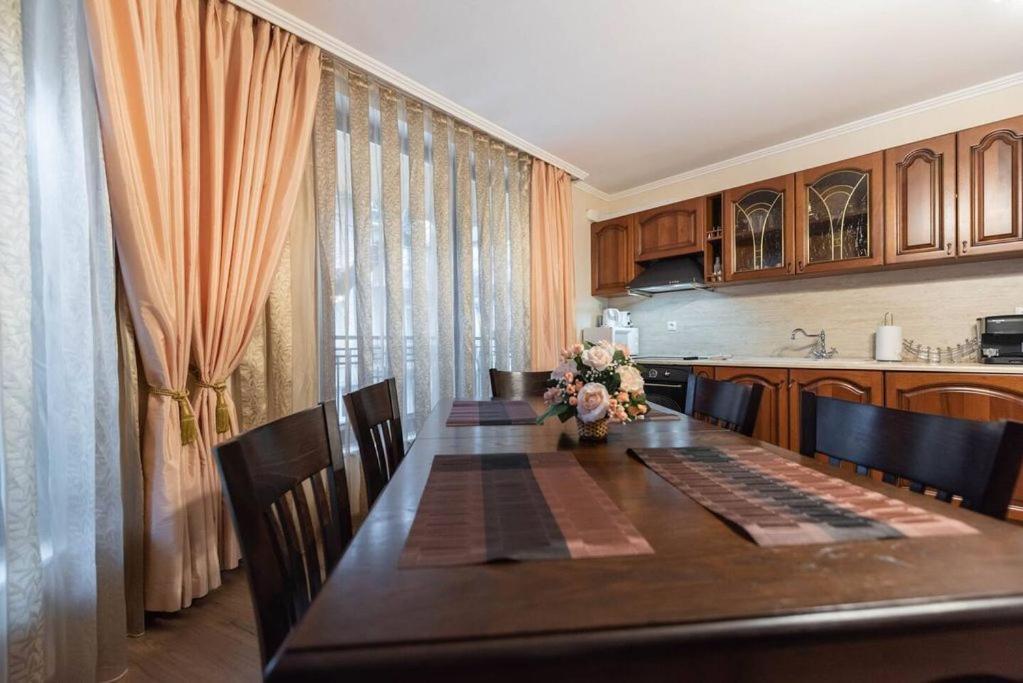 Vazov Residence , Two Bedroom Top Centre Apartment Varna Exterior photo