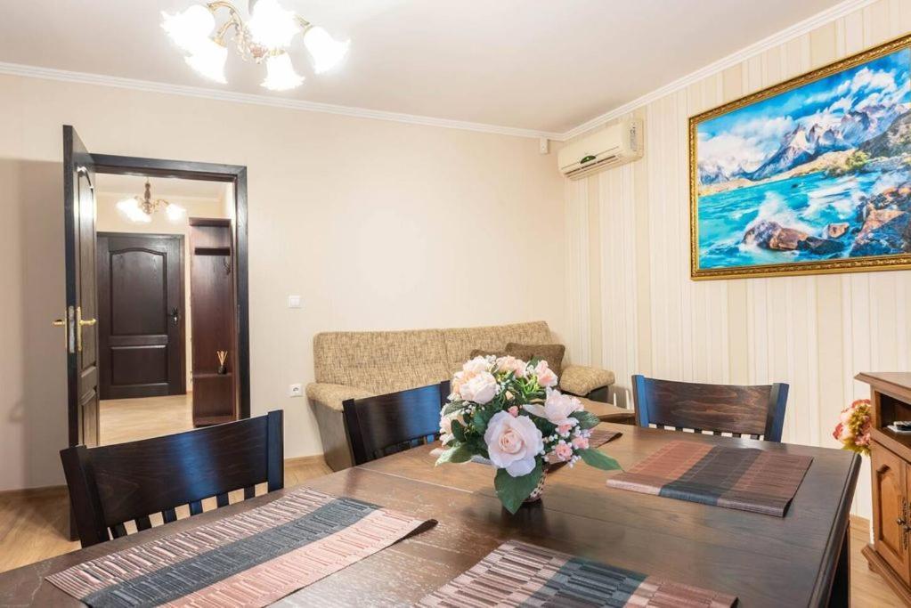 Vazov Residence , Two Bedroom Top Centre Apartment Varna Exterior photo
