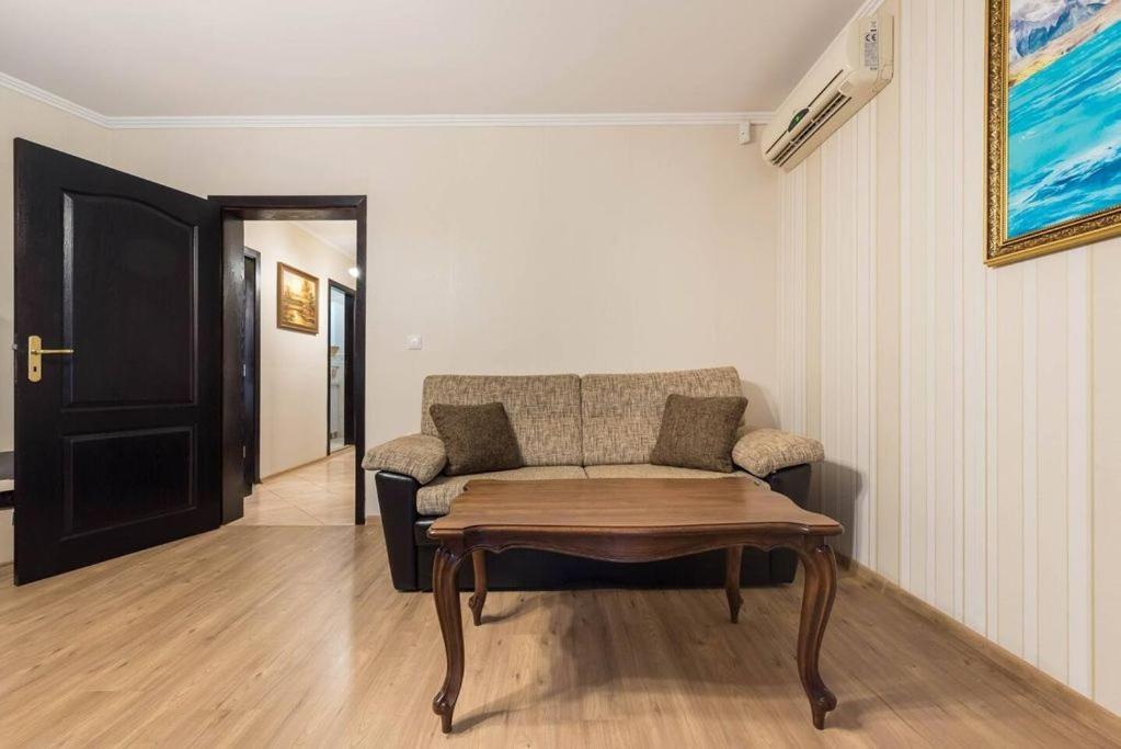 Vazov Residence , Two Bedroom Top Centre Apartment Varna Exterior photo